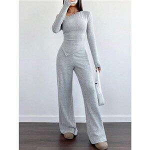 A Classy Chic Boutique Silver One-Shoulder Long Sleeve Jumpsuit